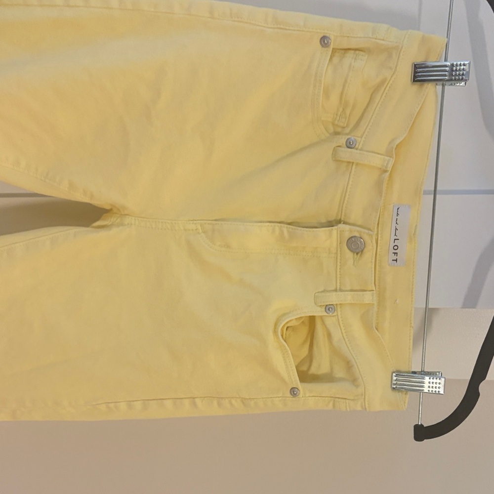 LOFT Yellow kick crop Women's Jeans size 0 EUC - Picture 2 of 3